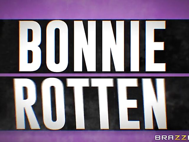 Lesbian strapon squirt with Gina Valentina and tattooed Bonnie Rotten