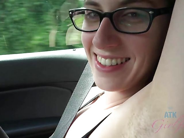 Hairy girlfriend Niki Snow is naked on the beach