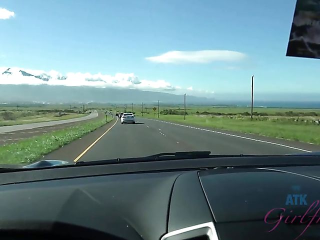 Hairy girlfriend Niki Snow is naked on the beach