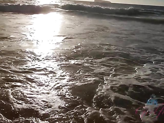 Hairy girlfriend Niki Snow is naked on the beach