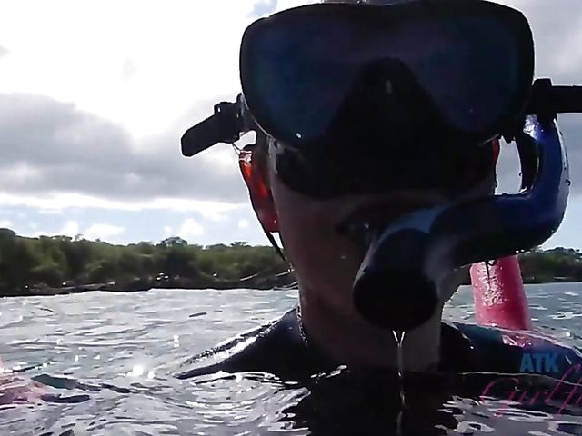 Hairy girlfriend Niki Snow is naked on the beach