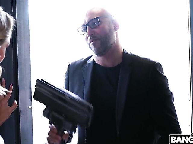 Squirting anal enthusiast Veronica Leal takes two dicks