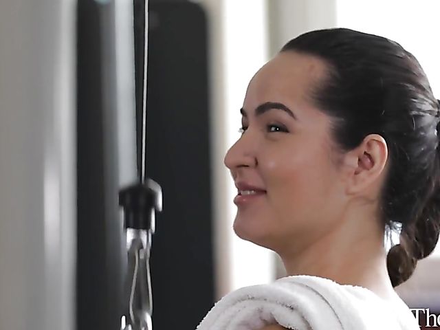 Gym lesbians Alexis Crystal and Monica Brown