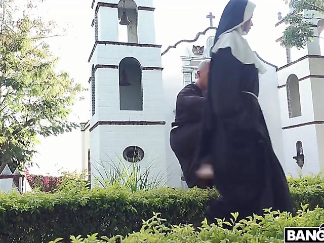 Outdoor sex with dirty nun Yudi Pineda