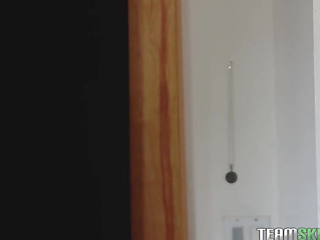 Teen FFM 3some with April Aniston and Vienna Rose