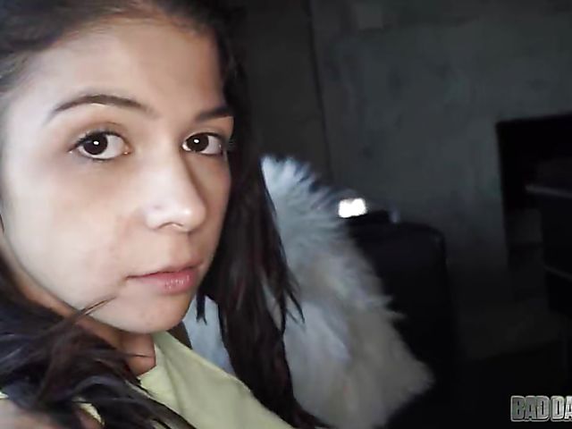 Sadie Pop - Slutty teen stepdaughter POV with her daddy