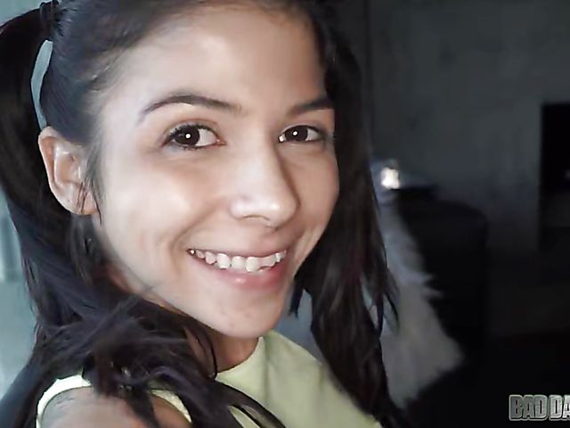 Sadie Pop - Slutty teen stepdaughter POV with her daddy