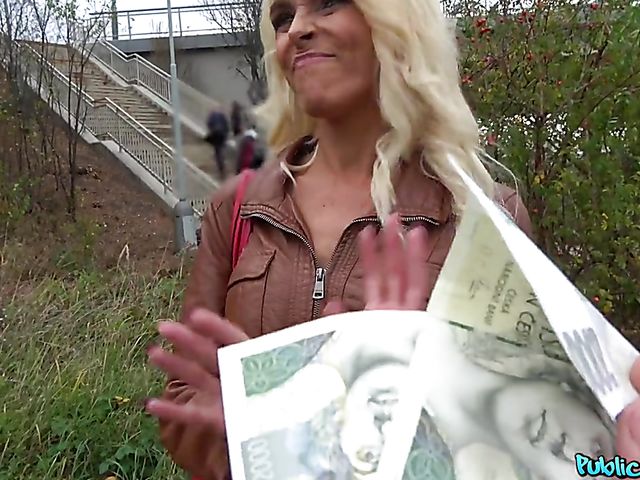 MILF for cash in the outdoors featuring Sophie Logan 