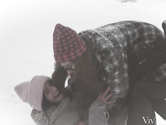 Teen lesbians Alice Klay and Lana Roy keep warm in winter