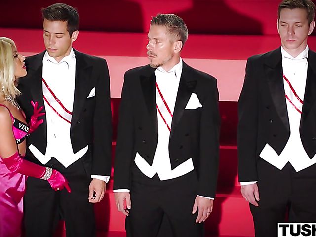 Adriana Chechik squirt and DP with three gentlemen