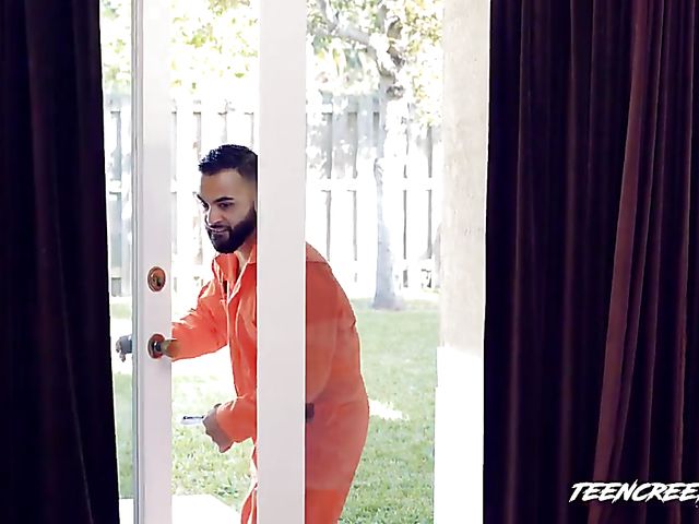 Saucy teen Avery Moon gets tied and fucked