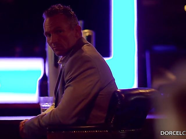 Outdoor sex at night with MILF India Summer