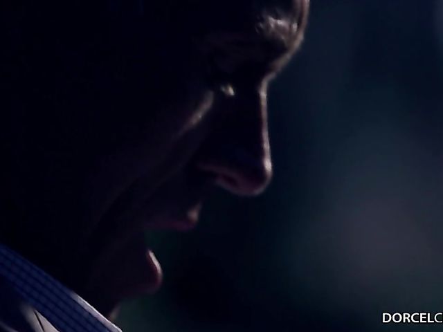 Outdoor sex at night with MILF India Summer