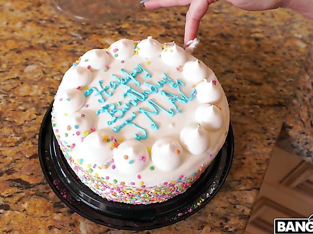 Fat ass threesome with Virgo Peridot and Valentina Jewels