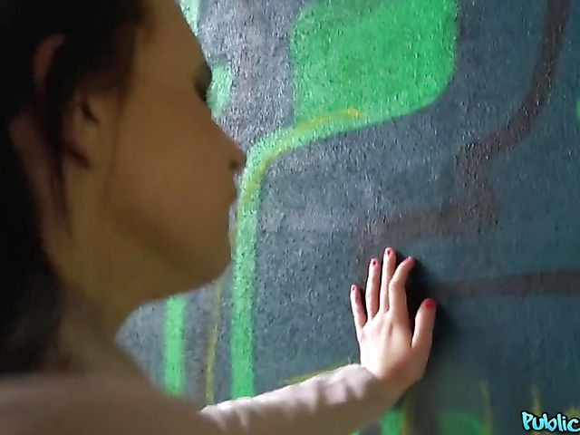 Outdoor blowjob and doggystyle with easy Caroline Mann