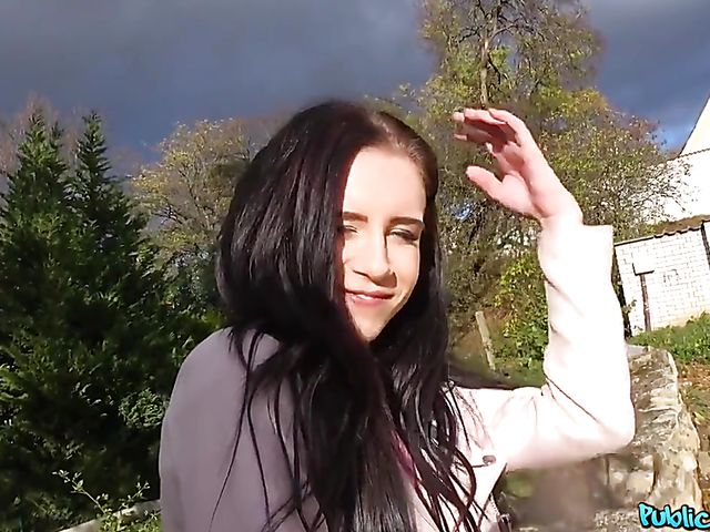 Outdoor blowjob and doggystyle with easy Caroline Mann