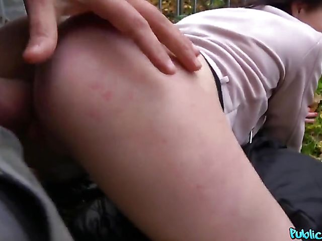 Outdoor blowjob and doggystyle with easy Caroline Mann