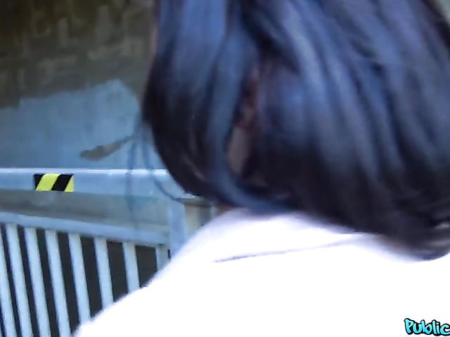 Outdoor blowjob and doggystyle with easy Caroline Mann