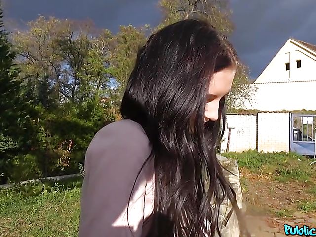 Outdoor blowjob and doggystyle with easy Caroline Mann