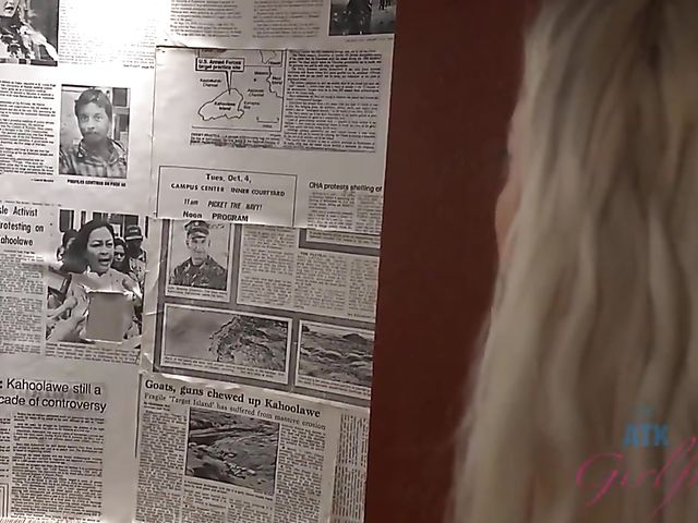 Traveling with small tits blonde Riley Star