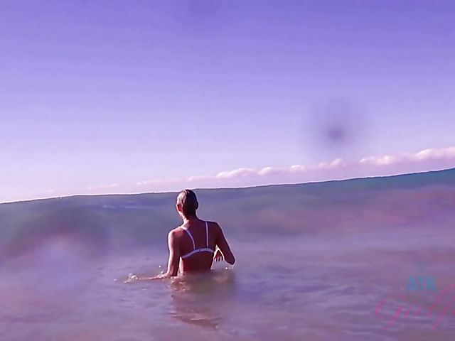 Bikini beach girl Emma Hix gets naughty