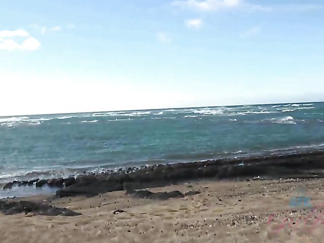 Bikini beach girl Emma Hix gets naughty