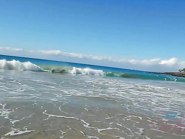 Bikini beach girl Emma Hix gets naughty