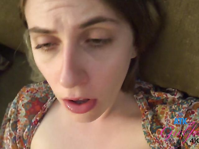 Hairy girlfriend Niki Snow gets some dick