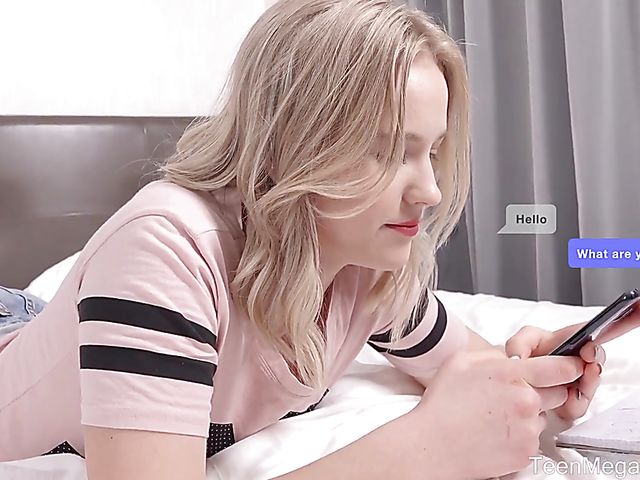 Cute anal girl Easy Di gets slammed on the bed