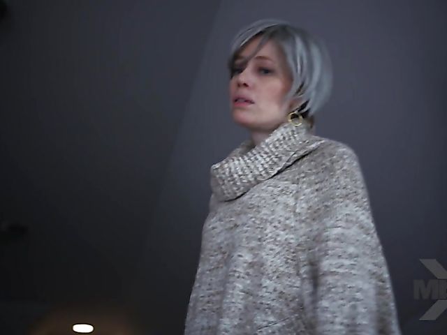 Cute MILF Mona Wales gets nasty with Zac Wild 