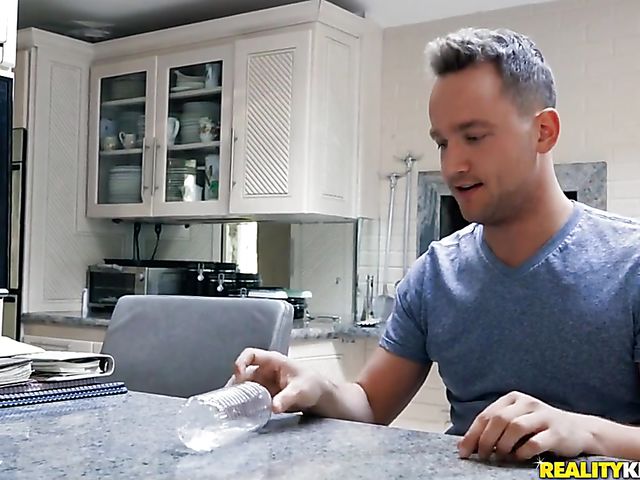 Cassidy Banks - Chubby tits for a hot guy in the bath