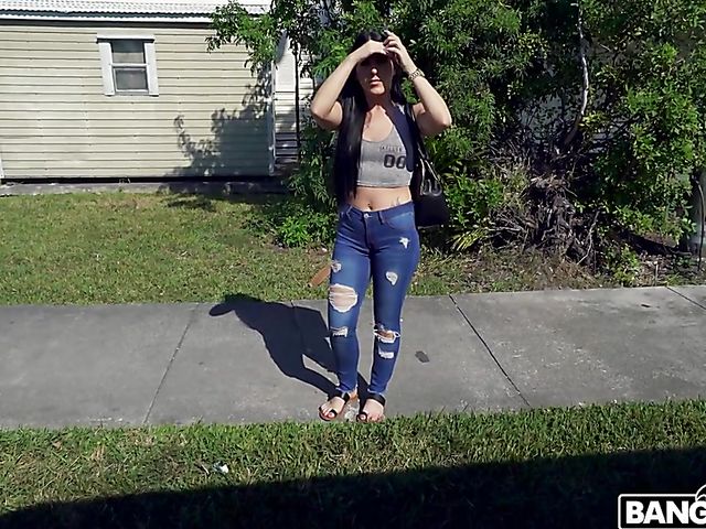 Easy latina Jessica Jewelz fucks Jamc for cash