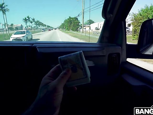 Easy latina Jessica Jewelz fucks Jamc for cash