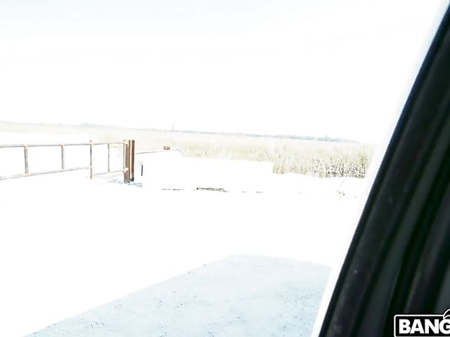 Easy latina Jessica Jewelz fucks Jamc for cash