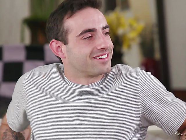 Big tit ebony Nia Nacci needs massage and cock