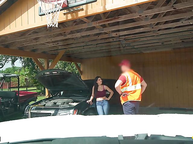 Latina big tits babe Gabriela Lopez has fun with a car mechanic