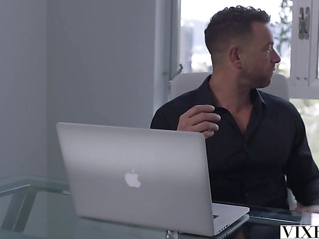 Brad Newman gets turned on by small tits babe Naomi Swann