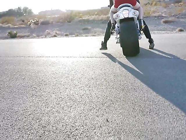 Fake tits MILF Cassandra Cain needs help