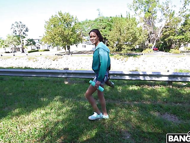 Light skin ebony London Tisdale picked up and fucked