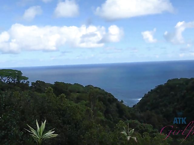 Naughty teen shows her twat in the car