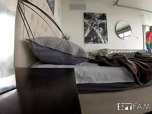 Kenzie Reeves - Stepsister's squirting orgasm