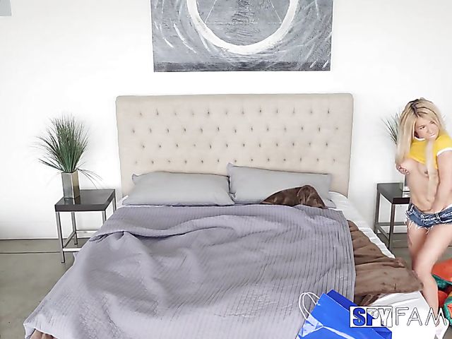 Kenzie Reeves - Stepsister's squirting orgasm