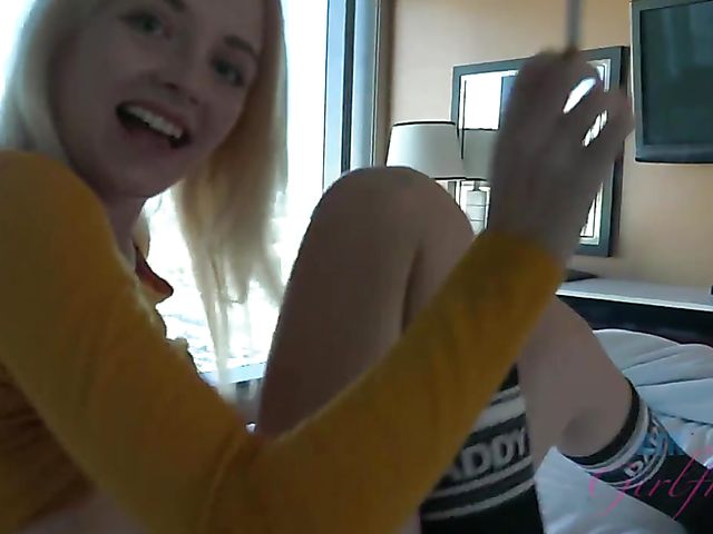 18 yo Kate Bloom does wild things in the morning