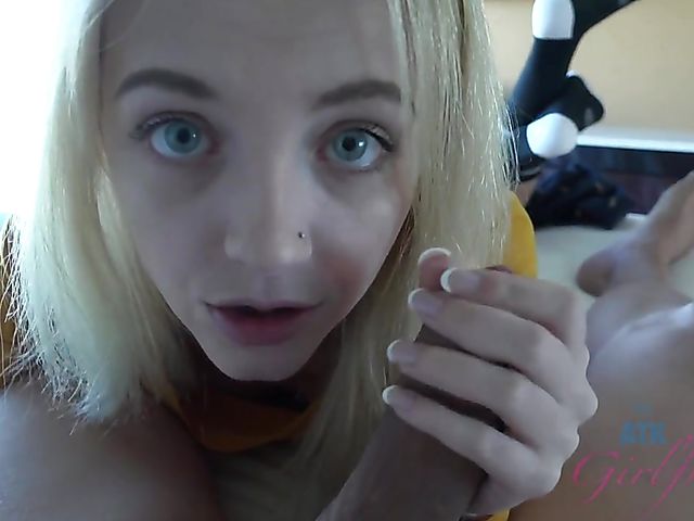 18 yo Kate Bloom does wild things in the morning