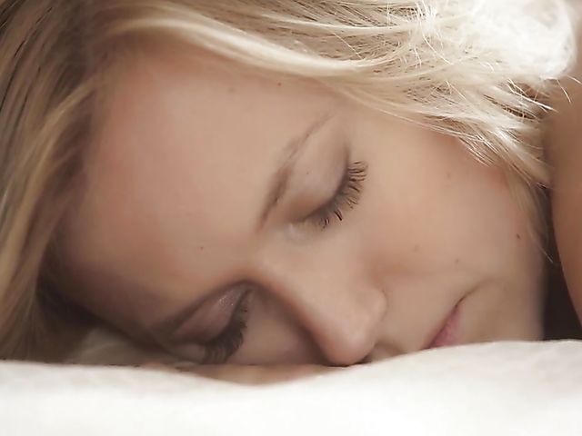 Sensual solo masturbation featuring lovely Aislin