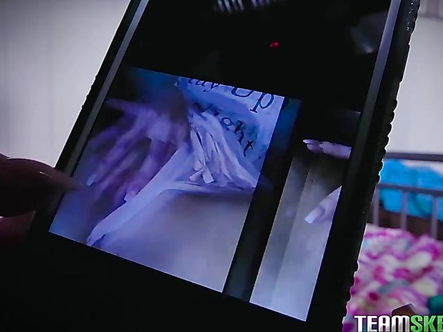 Bunk bed fuck with extra small slut Allie Nicole