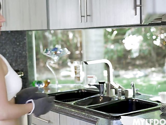 Big natural tits MILF Allesandra Snow gets screwed