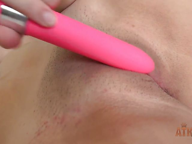 Serena Skye - Hot solo with a vibrating dildo