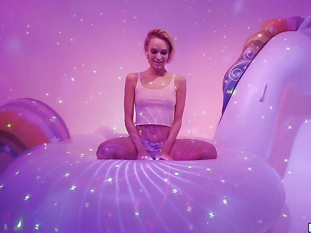 Fantasy sex with lovely dream girl Emma Hix