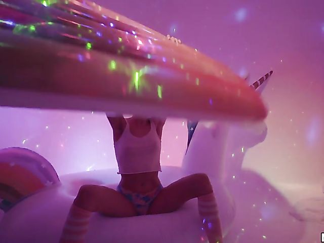 Fantasy sex with lovely dream girl Emma Hix